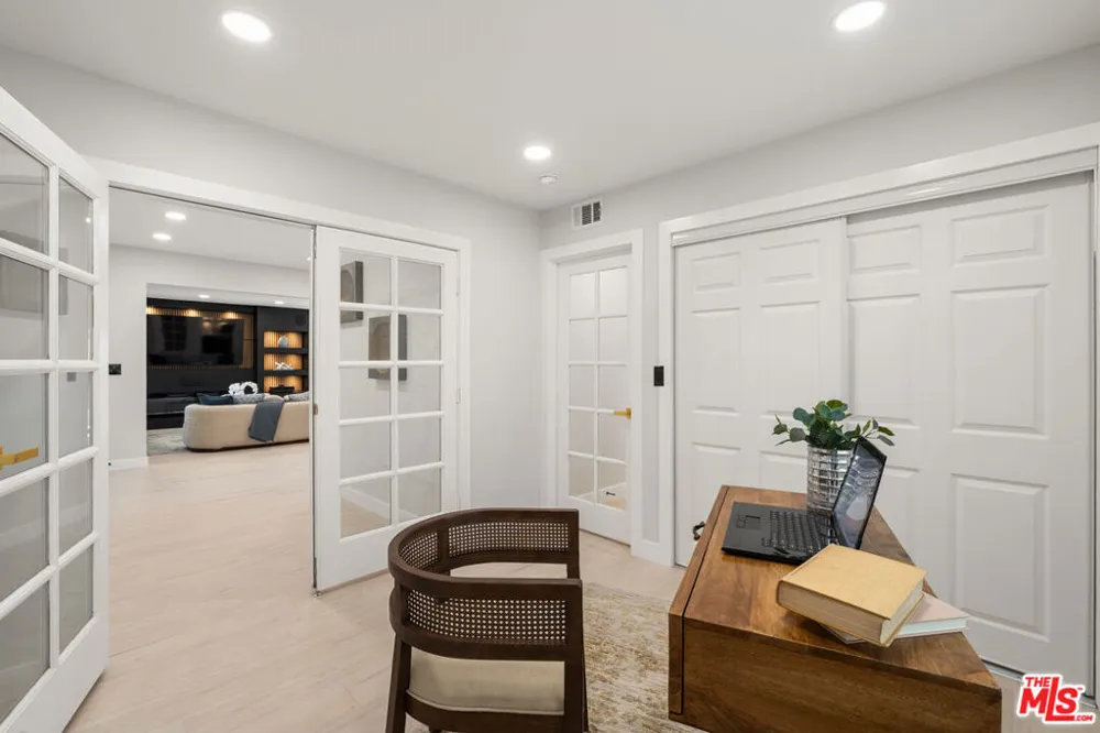 10425 Jordan Avenue Chatsworth, CA 91311