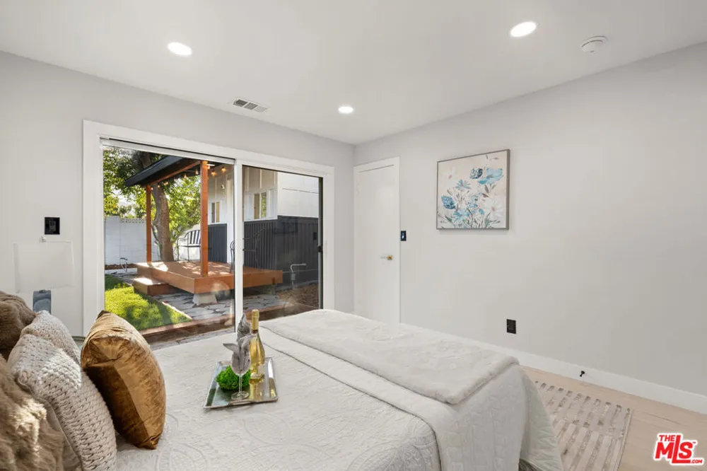 10425 Jordan Avenue Chatsworth, CA 91311