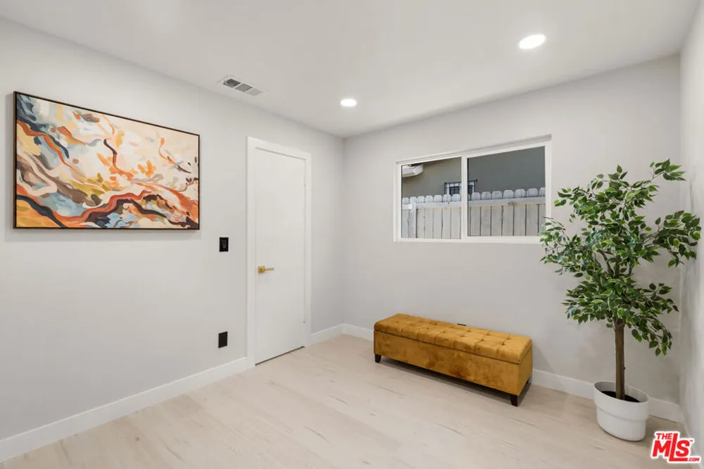 10425 Jordan Avenue Chatsworth, CA 91311