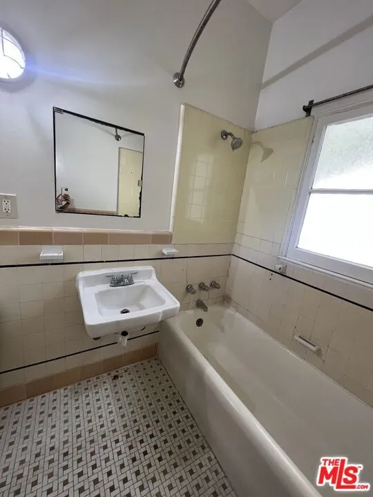 476 Landfair Avenue #105 Los Angeles, CA 90024