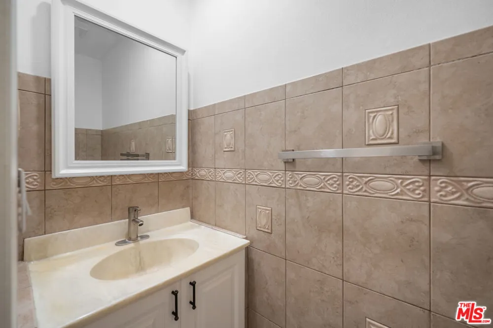 1485 E Wilson Avenue #L Glendale, CA 91206