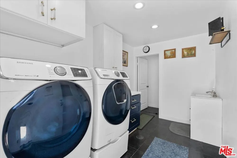 1213 S California Avenue Monrovia, CA 91016