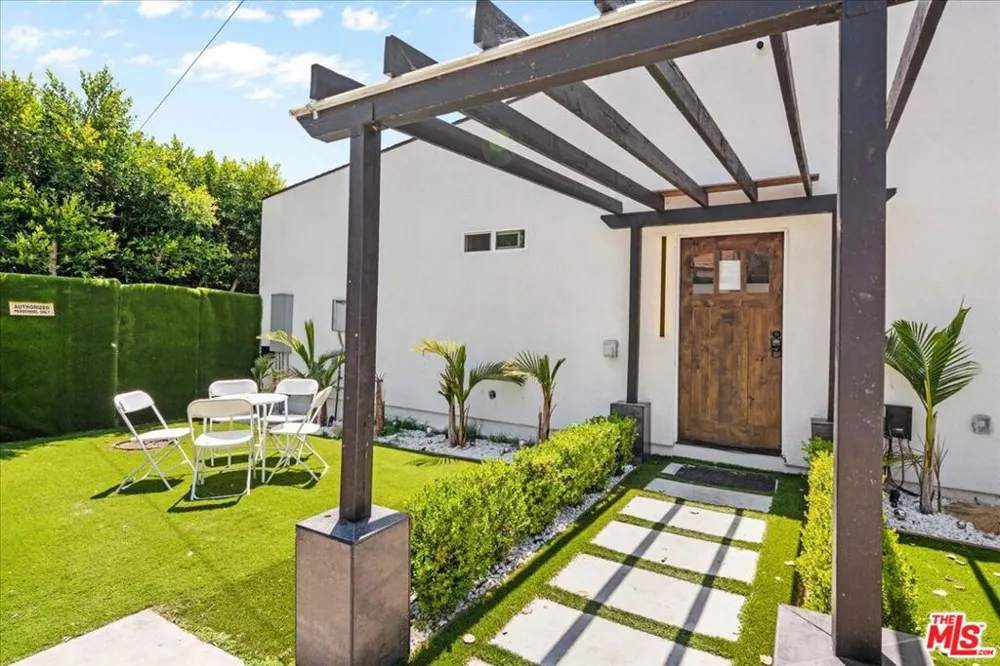 1213 S California Avenue Monrovia, CA 91016