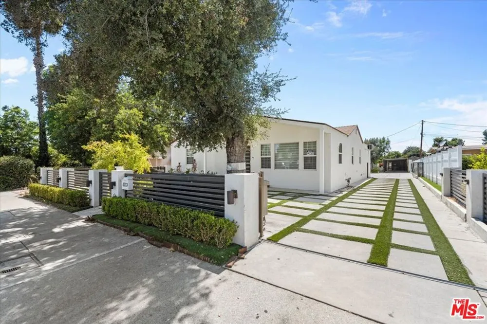 1213 S California Avenue Monrovia, CA 91016