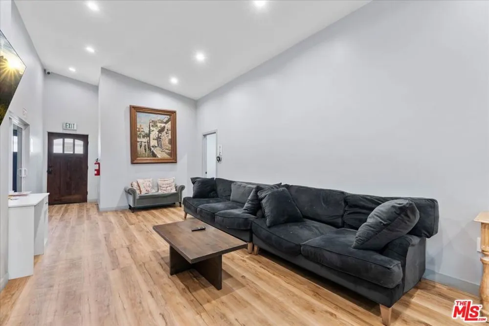1213 S California Avenue Monrovia, CA 91016