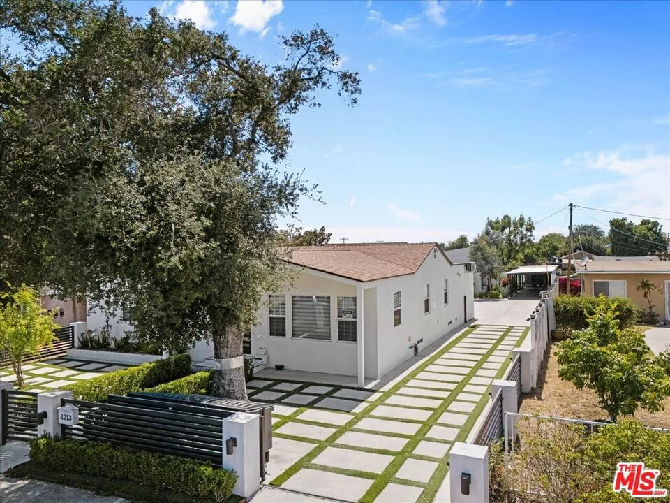 1213 S California Avenue Monrovia, CA 91016