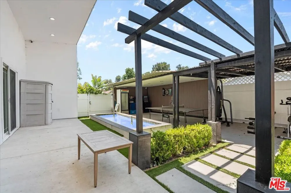 1213 S California Avenue Monrovia, CA 91016