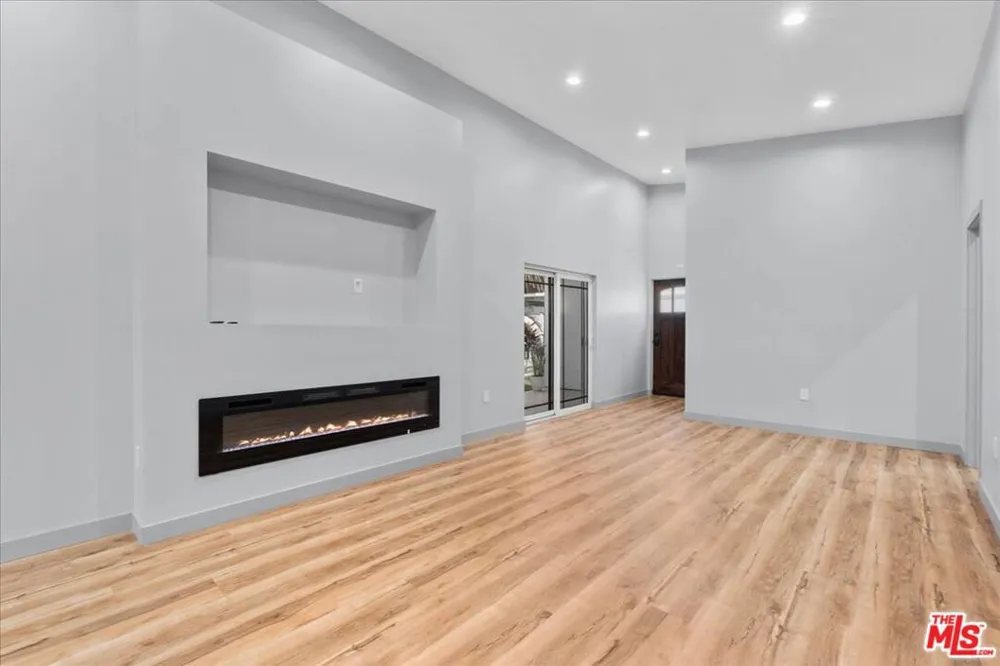 1213 S California Avenue Monrovia, CA 91016