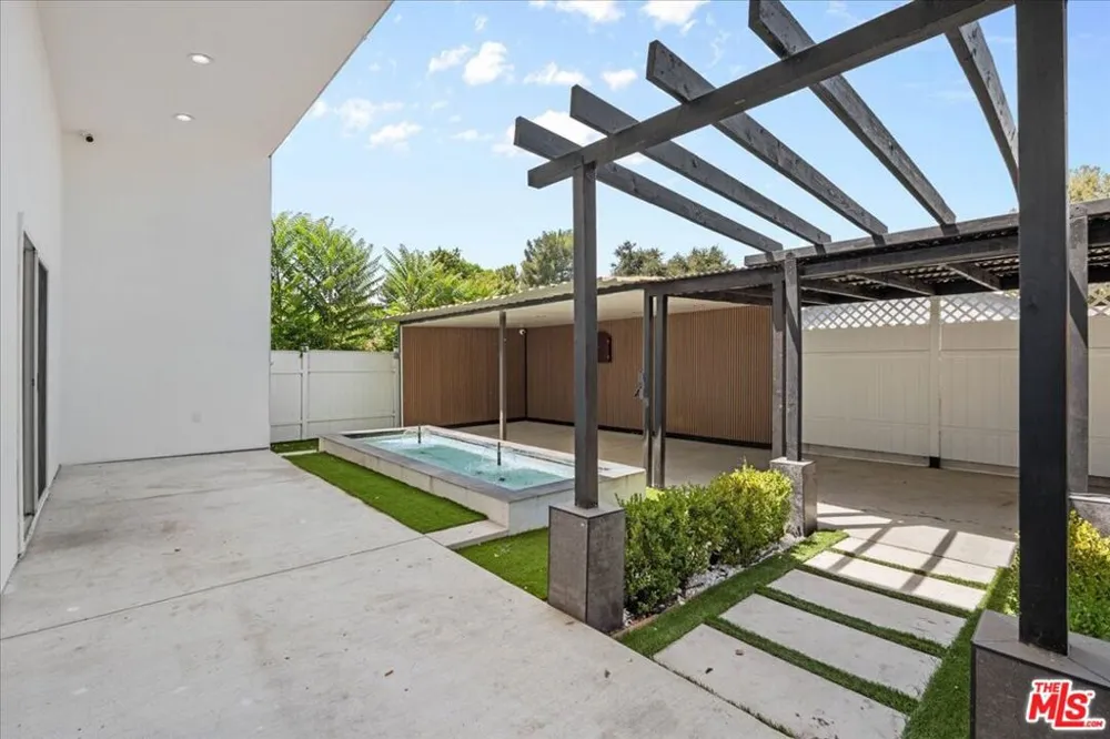 1213 S California Avenue Monrovia, CA 91016