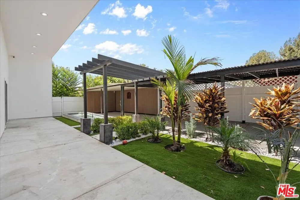 1213 S California Avenue Monrovia, CA 91016