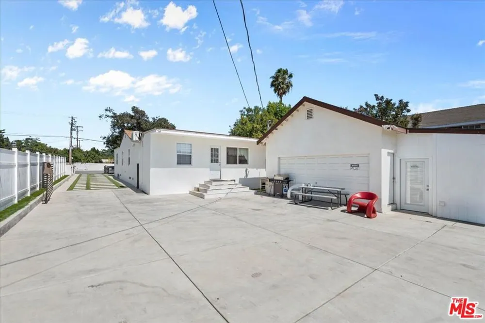 1213 S California Avenue Monrovia, CA 91016