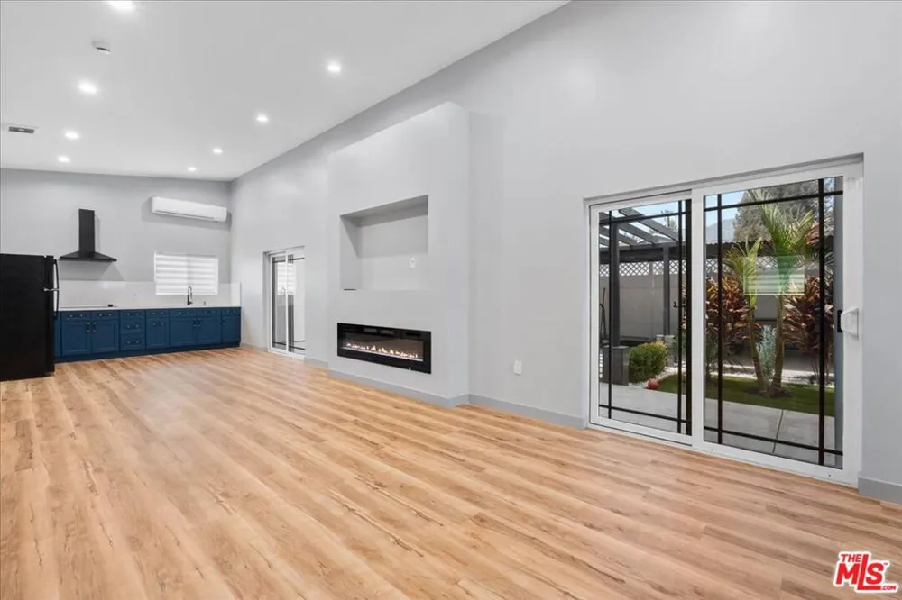 1213 S California Avenue Monrovia, CA 91016