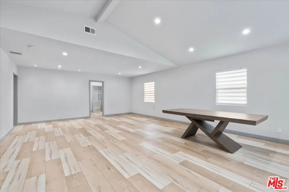 1213 S California Avenue Monrovia, CA 91016