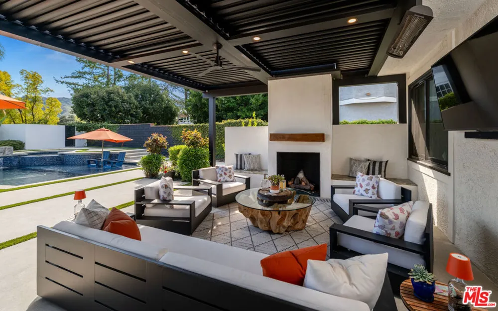 29402 Deerview Court Agoura Hills, CA 91301