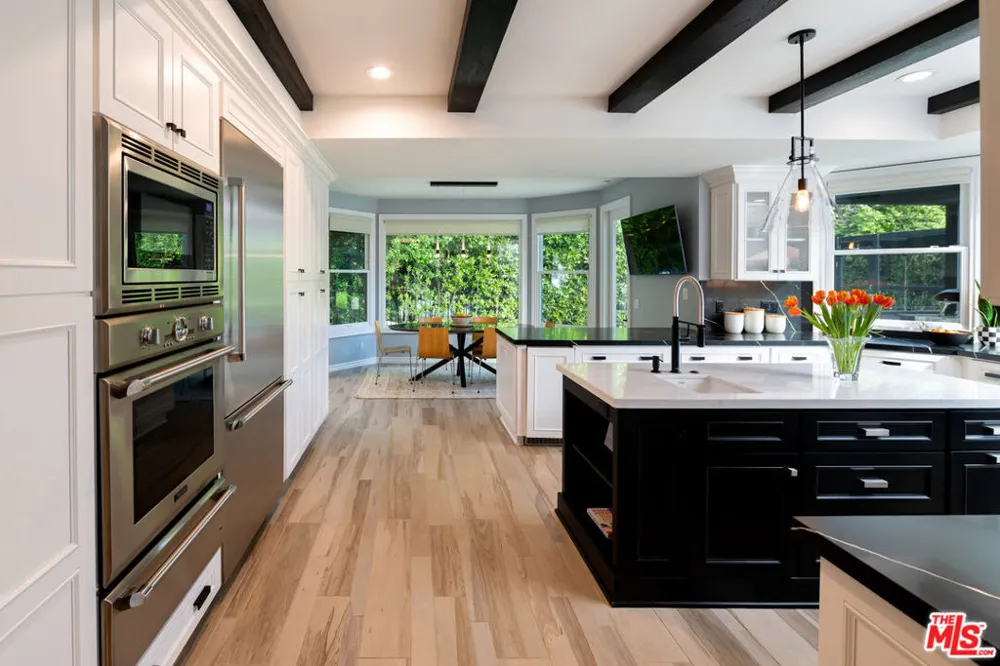 29402 Deerview Court Agoura Hills, CA 91301