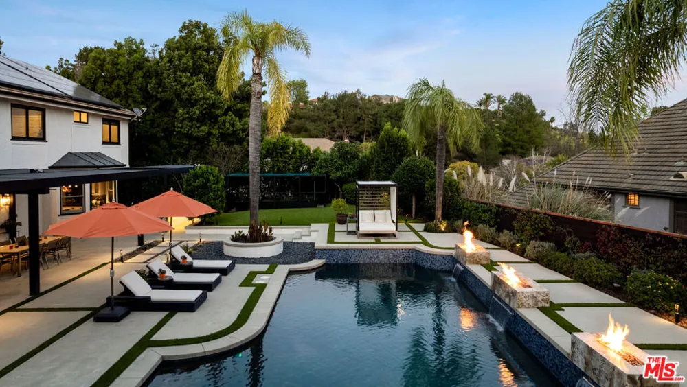 29402 Deerview Court Agoura Hills, CA 91301
