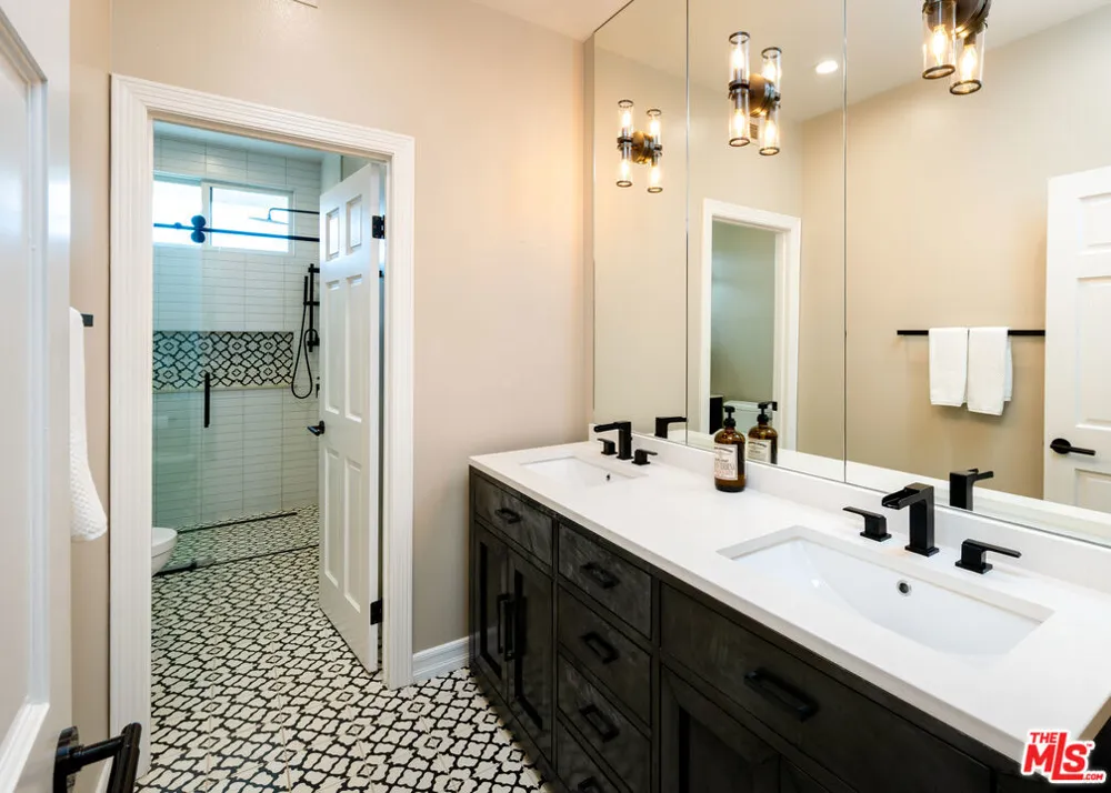 29402 Deerview Court Agoura Hills, CA 91301