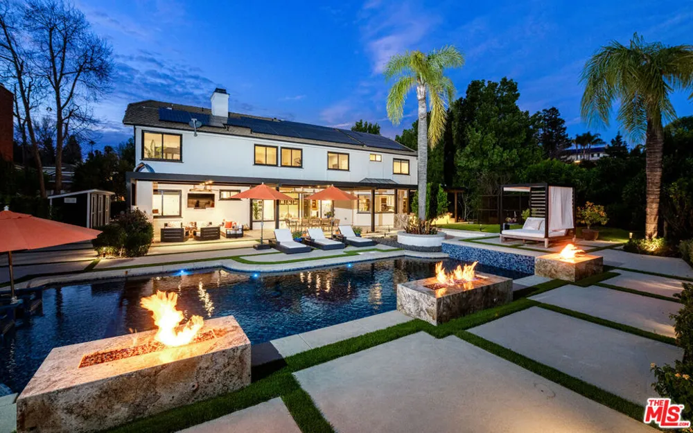 29402 Deerview Court Agoura Hills, CA 91301