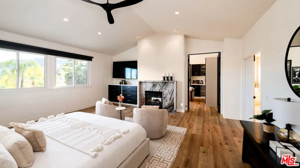 29402 Deerview Court Agoura Hills, CA 91301