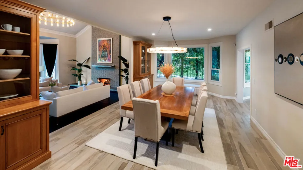 29402 Deerview Court Agoura Hills, CA 91301