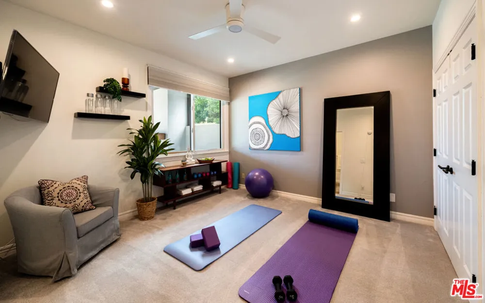 29402 Deerview Court Agoura Hills, CA 91301