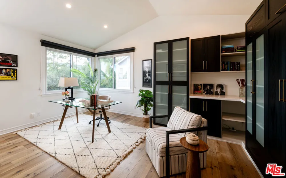 29402 Deerview Court Agoura Hills, CA 91301