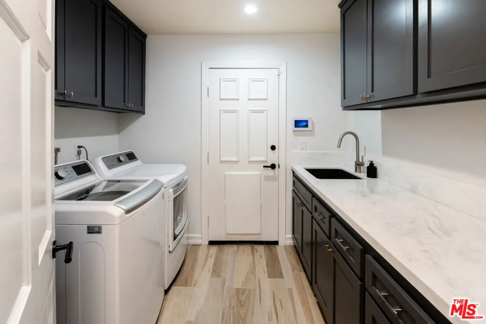 29402 Deerview Court Agoura Hills, CA 91301