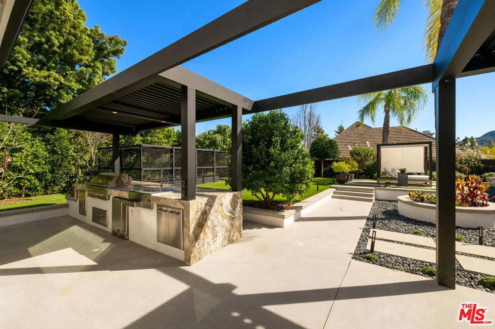 29402 Deerview Court Agoura Hills, CA 91301