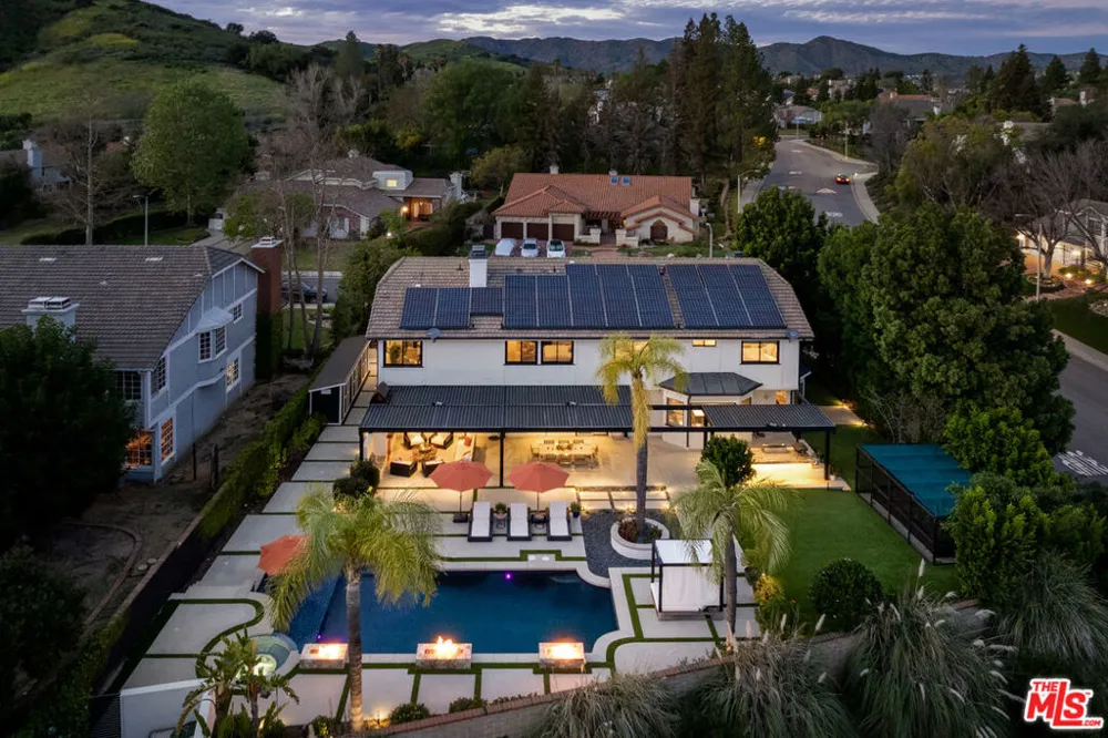 29402 Deerview Court Agoura Hills, CA 91301