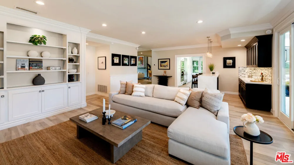 29402 Deerview Court Agoura Hills, CA 91301