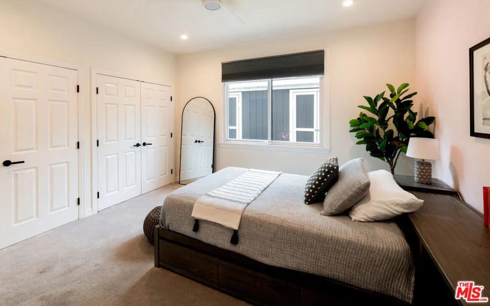 29402 Deerview Court Agoura Hills, CA 91301