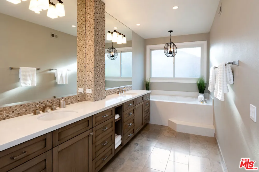 29402 Deerview Court Agoura Hills, CA 91301