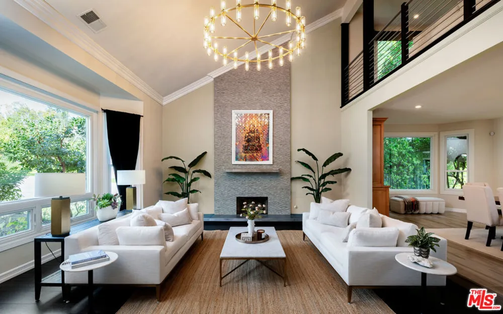 29402 Deerview Court Agoura Hills, CA 91301