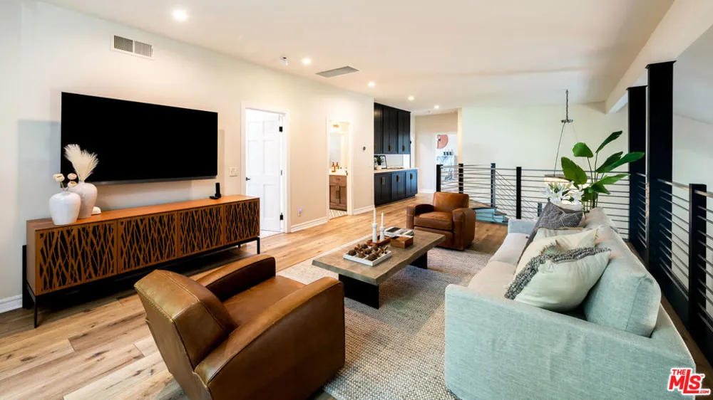 29402 Deerview Court Agoura Hills, CA 91301