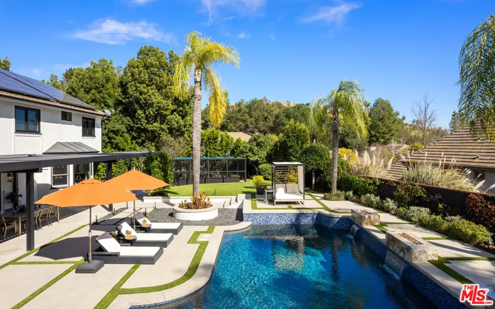 29402 Deerview Court Agoura Hills, CA 91301