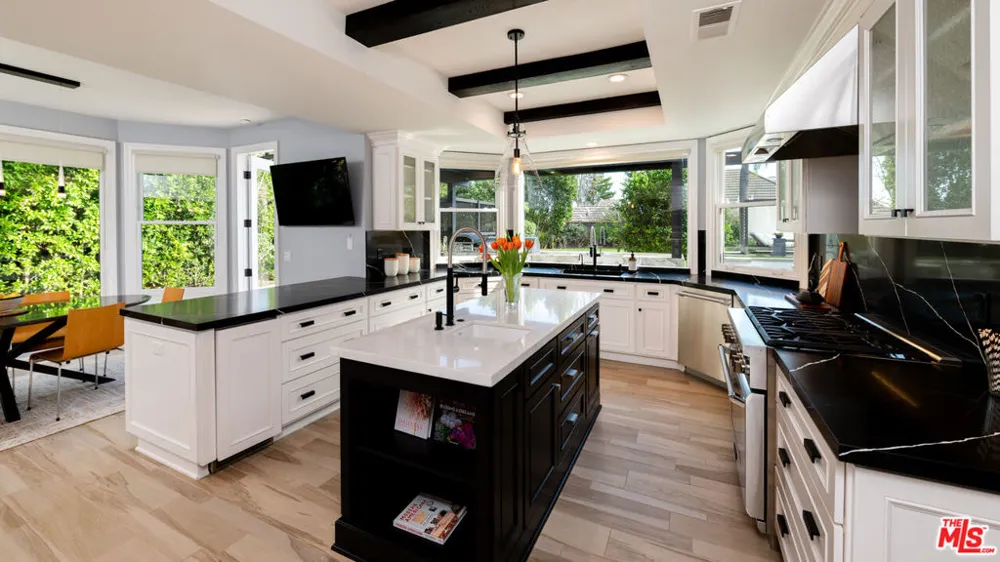 29402 Deerview Court Agoura Hills, CA 91301