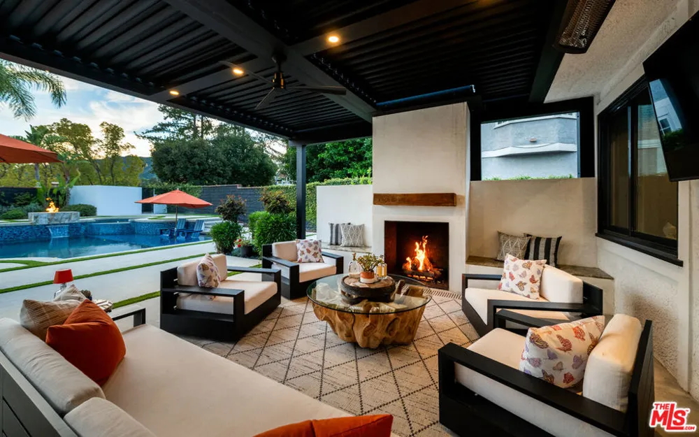 29402 Deerview Court Agoura Hills, CA 91301