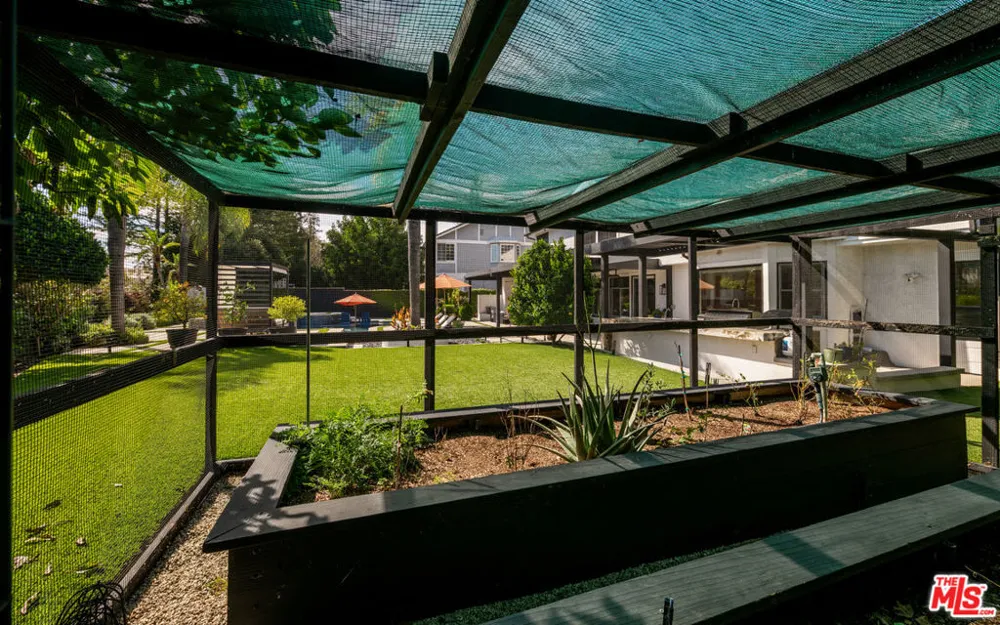 29402 Deerview Court Agoura Hills, CA 91301