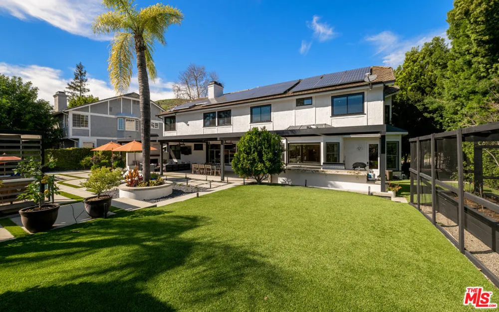 29402 Deerview Court Agoura Hills, CA 91301
