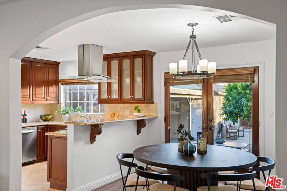 5539 Buffalo Avenue Sherman Oaks, CA 91401