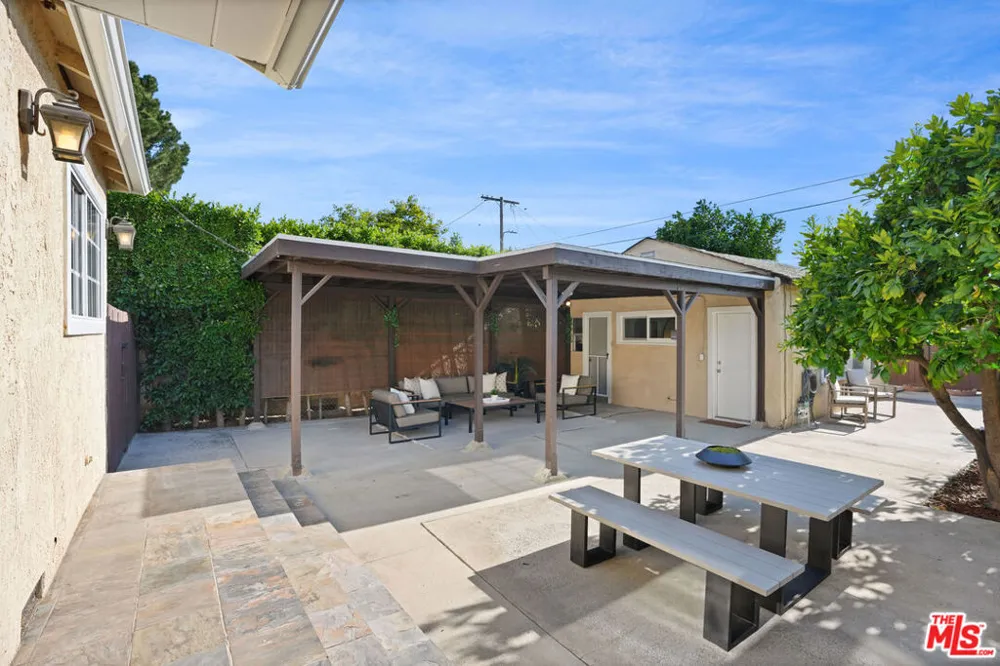 5539 Buffalo Avenue Sherman Oaks, CA 91401