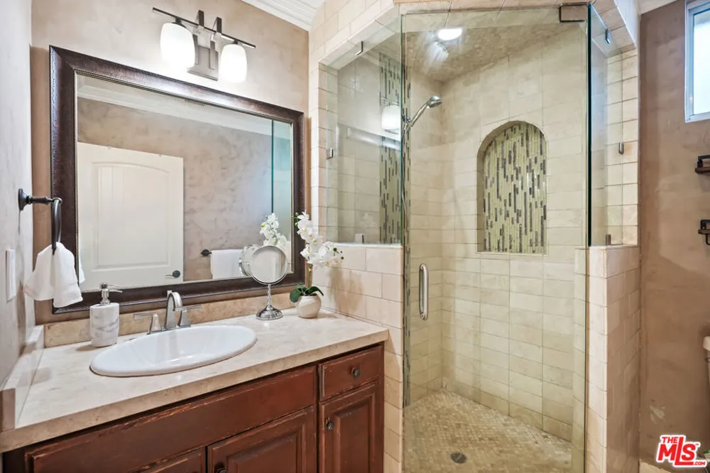 5539 Buffalo Avenue Sherman Oaks, CA 91401