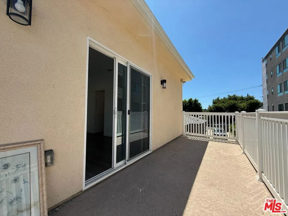 6744 Radford Avenue Los Angeles, CA 91606