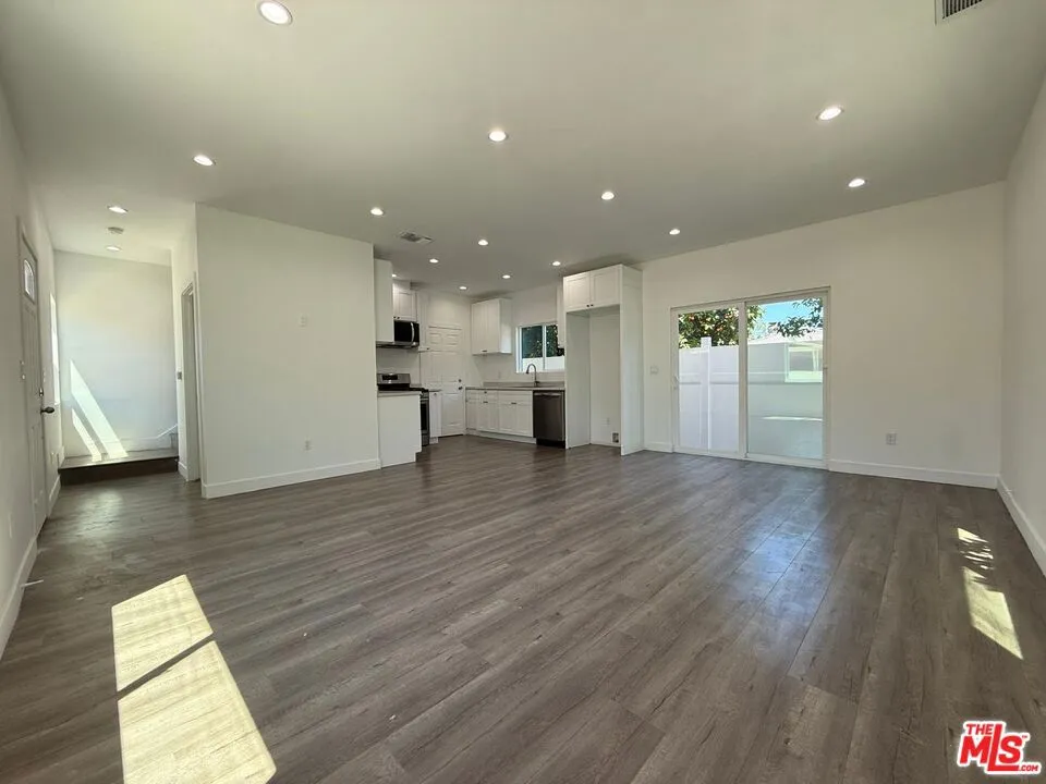 6744 Radford Avenue Los Angeles, CA 91606