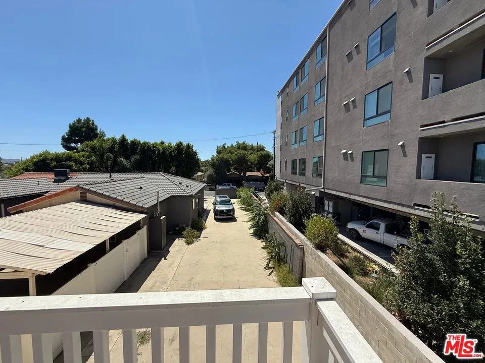6744 Radford Avenue Los Angeles, CA 91606