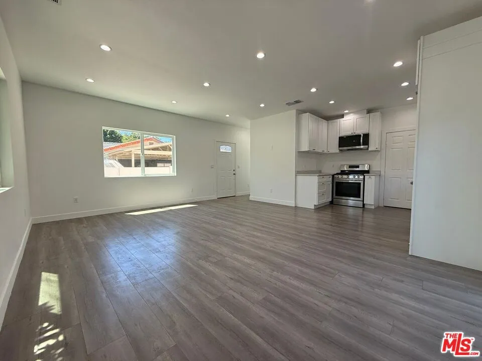 6744 Radford Avenue Los Angeles, CA 91606