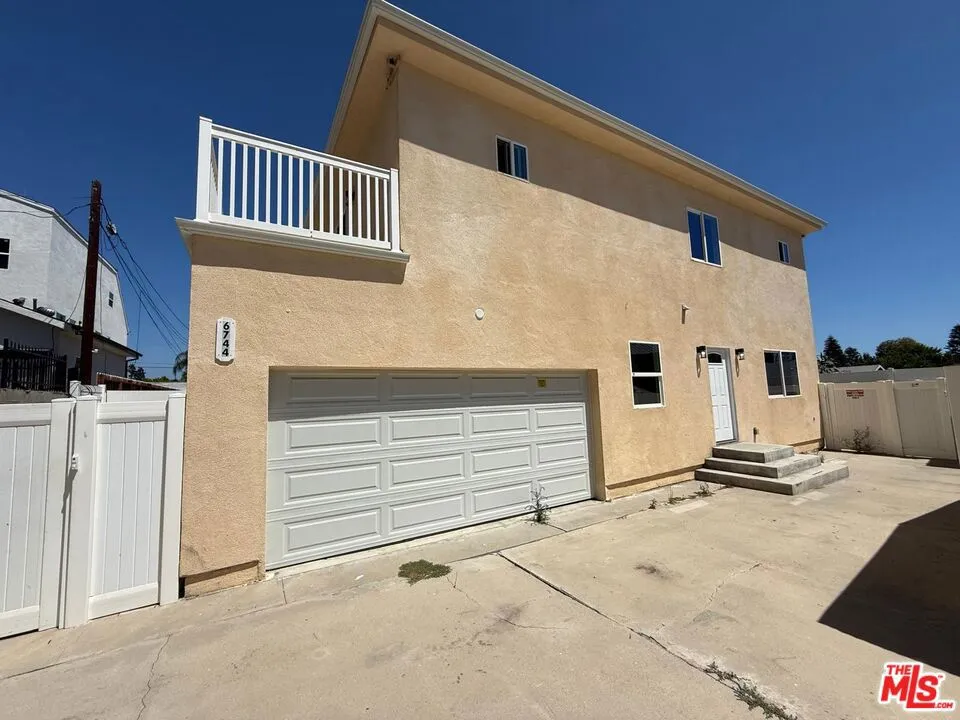 6744 Radford Avenue Los Angeles, CA 91606
