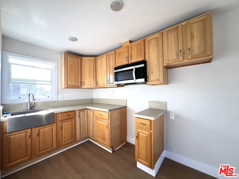 1016 W 109th Place #1 Los Angeles, CA 90044