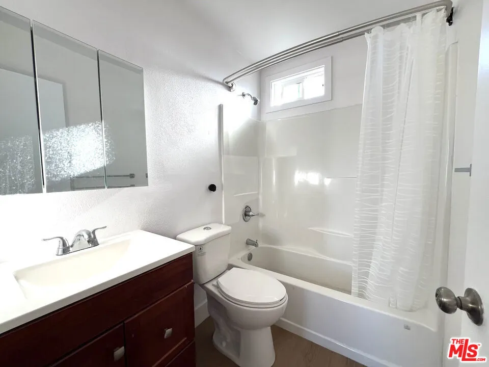 1016 W 109th Place #1 Los Angeles, CA 90044