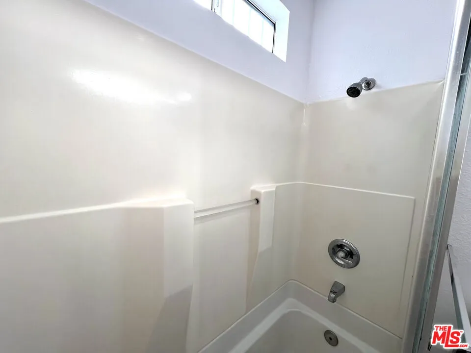 1012 W 109th Place #1/4 Los Angeles, CA 90044